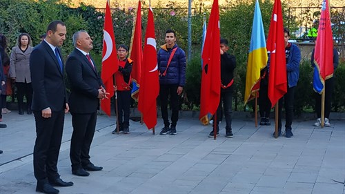 10 Kasım Atatürk'ü Anma Töreni Çelenk Sunumu